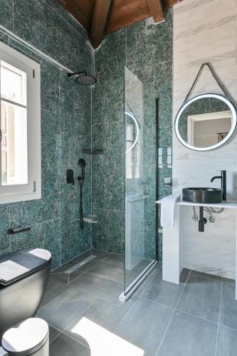 Gambar di galeri bagi Tepeleni Suites - Poolside Suites in Agia di Agiá