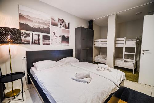 Ένα ή περισσότερα κρεβάτια σε δωμάτιο στο Cankar's Private Place The Luxe