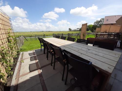 Gambar di galeri bagi Spacious holiday home in Leons with garden di Leons