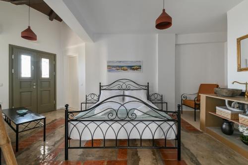 Gambar di galeri bagi Tepeleni Suites - Poolside Suites in Agia di Agiá