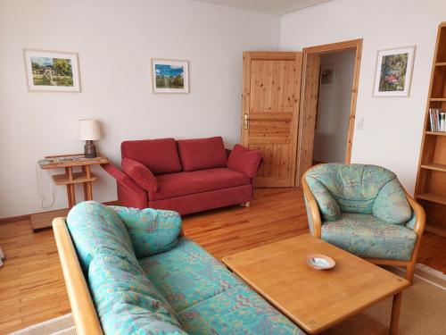 a living room with a couch and a table at Ferienwohnung Hildegard in Ormesheim