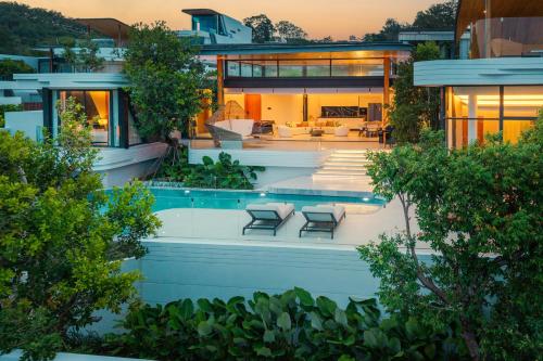 Fotografie z fotogalerie ubytování Villa Zavaya 360 View Luxury Retreat With Private Pool by TropicLook v destinaci Layan pláž