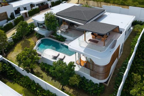 Fotografie z fotogalerie ubytování Villa Zavaya 360 View Luxury Retreat With Private Pool by TropicLook v destinaci Layan pláž