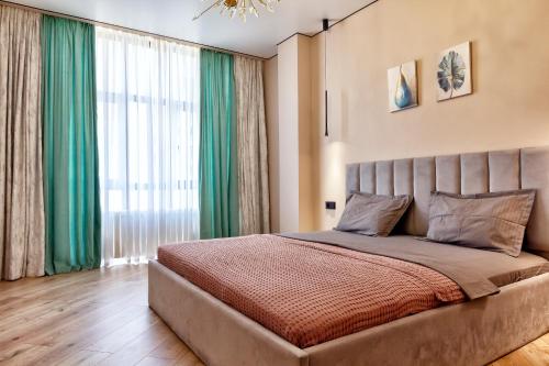 Ένα ή περισσότερα κρεβάτια σε δωμάτιο στο Aisulu - апартаменты в центре города - выбор для туриста и деловых поездок