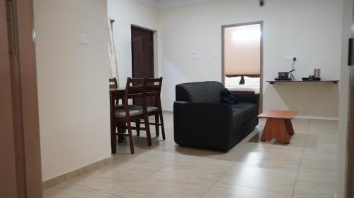 Ruang duduk di Heart of Pondy Service Apartment