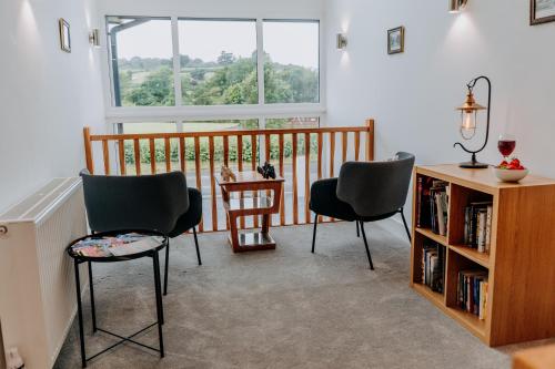 Χώρος καθιστικού στο Modern Comfort Escape for 12 Guests -Rural Setting