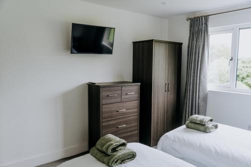 Ένα ή περισσότερα κρεβάτια σε δωμάτιο στο Modern Comfort Escape for 12 Guests -Rural Setting