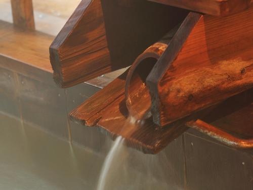 a wooden bench with water coming out of it at Hanakanzashi in Nihommatsu