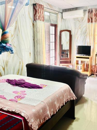 a bedroom with a bed and a mirror at Grand adamspeak hotel & restaurant in Adams Peak