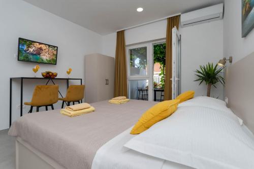 Private studio apartment near center