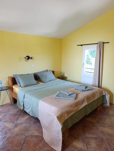 a bedroom with a bed and a window at Mas Pitre in Besalú