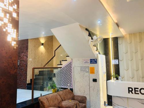 a lobby with two chairs and a staircase at Hotel Kamakhya Inn in Chhatarpur