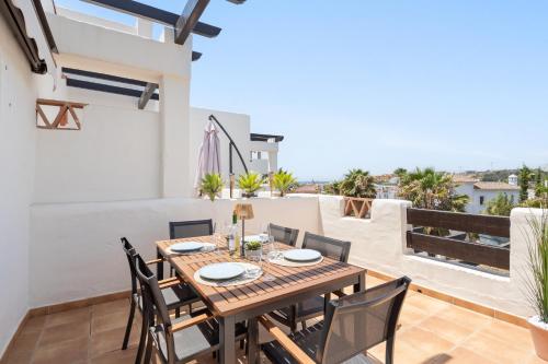 Stylish Duplex Penthouse in gated community RDR507