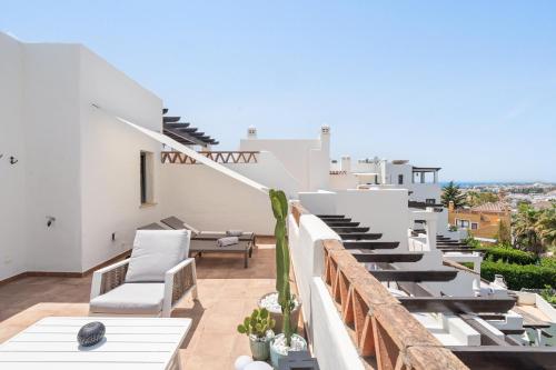 Stylish Duplex Penthouse in gated community RDR507