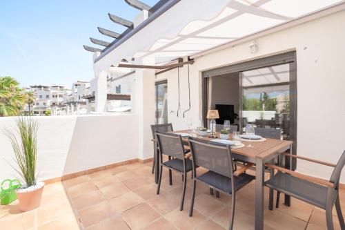 Stylish Duplex Penthouse in gated community RDR507