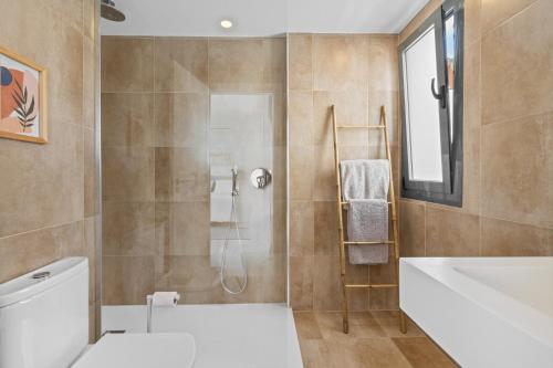 Stylish Duplex Penthouse in gated community RDR507