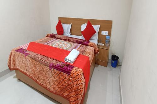 Ένα ή περισσότερα κρεβάτια σε δωμάτιο στο RROOMS Eco Hotel Royal
