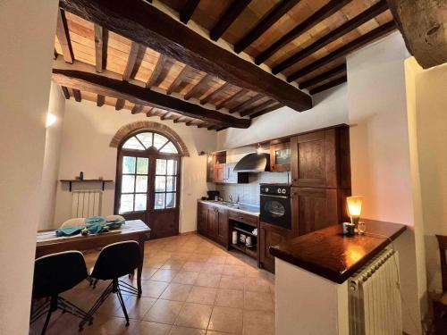 Køkken eller tekøkken på PoloTuristicoUmbria Residence al Lago con Piscina