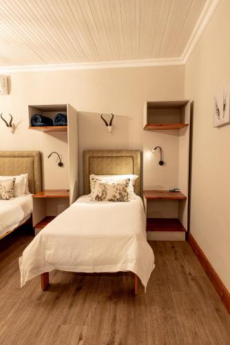 a bedroom with two beds and two shelves at Kareestomp in Aberdeen