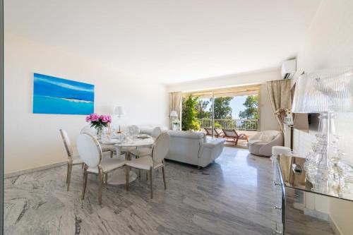 Spacious 1-Br with Sea View Residence with Pool Cannes