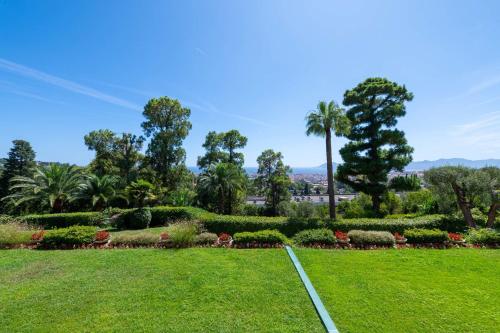 Spacious 1-Br with Sea View Residence with Pool Cannes