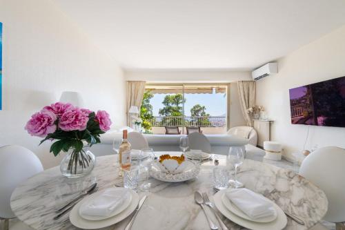 Spacious 1-Br with Sea View Residence with Pool Cannes