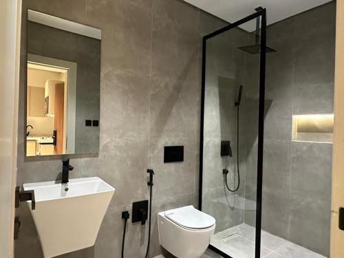 Ένα μπάνιο στο نزل لينزا هاوس linza suites