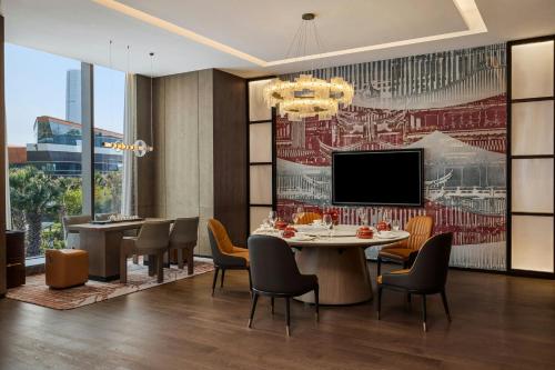 TV a/nebo společenská místnost v ubytování Sheraton Grand Xiamen Jimei