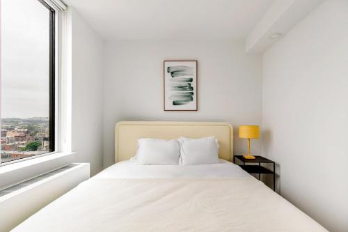 Postel nebo postele na pokoji v ubytování Blueground Gowanus washer nr Prospect Park NYC-1944