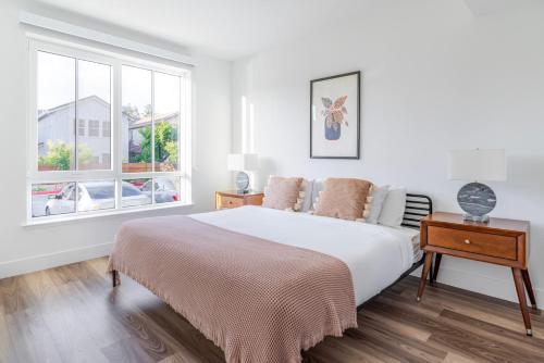 a white bedroom with a large bed and a window at Blueground Pleasant Hill view nr Mount Diablo SFO-1907 in San Francisco
