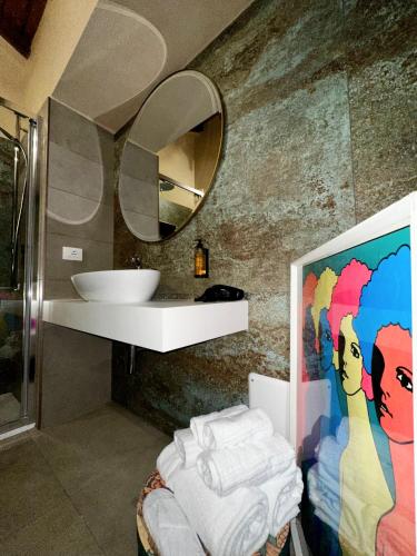 a bathroom with a sink and a mirror at Ginevra Boutique Rooms - Palazzo Leosini - Residenze D'Epoca in LʼAquila