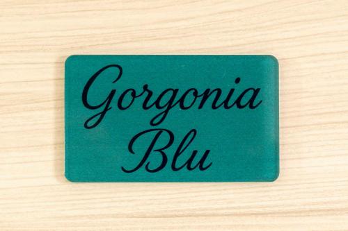 a green sign with the words corona blil at La Gorgonia in Trapani