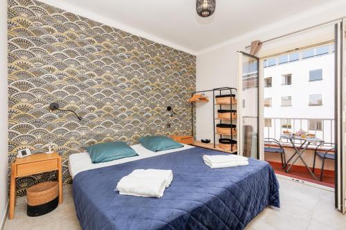 Кровать или кровати в номере Duplex Charmant et Central Cannes Forville