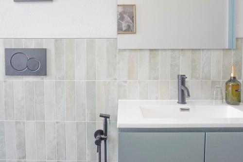 a kitchen with a sink and a mirror and a counter at Il Biru in Montelupo Albese