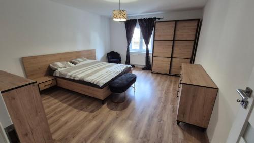 En eller flere senge i et værelse på Zagan Apartments #2