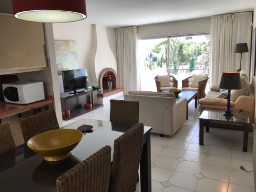 Η κουζίνα ή μικρή κουζίνα στο Miraflores Resort