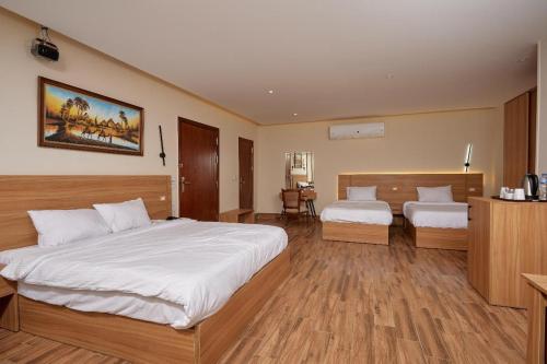a hotel room with two beds in a room at Golden pyramids group in Nazlet el-Sîsi