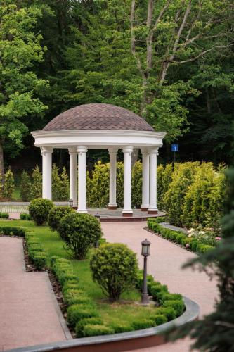 Κήπος έξω από το Park Hotel Bristol