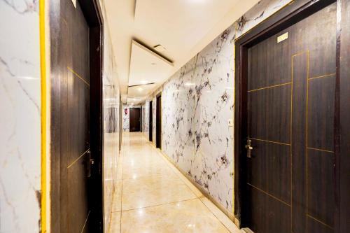 an empty hallway with a door at Hotel O Surya Enclave Aroma Regency in Meerut