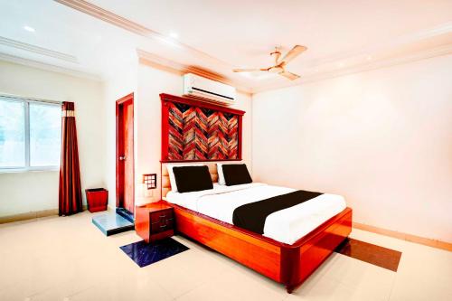a bedroom with a bed and a ceiling fan at Collection O Anantapur Near Srikantam Circle in Anantapur