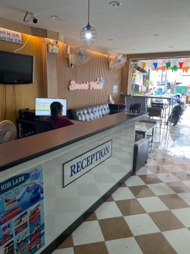 Lobi atau kawasan kaunter penerimaan di Smart Place Pattaya