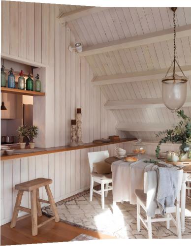 a kitchen with a table and chairs in a room at Magnifico duplex en centro Viella in Vielha