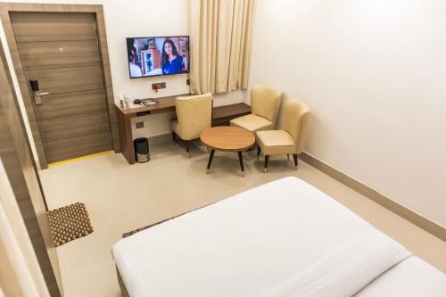 Μια τηλεόραση ή/και κέντρο ψυχαγωγίας στο Narang Hotel