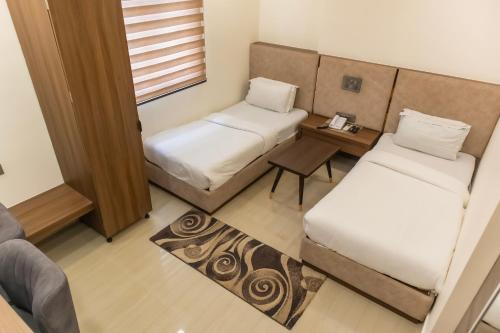 Ένα ή περισσότερα κρεβάτια σε δωμάτιο στο Narang Hotel