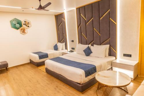 Ένα ή περισσότερα κρεβάτια σε δωμάτιο στο Narang Hotel
