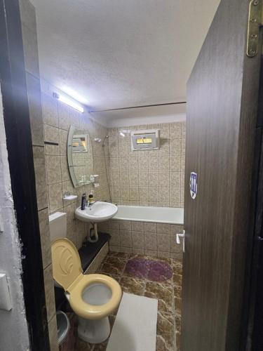 Ένα μπάνιο στο Hypnotic Suite Pitesti 1