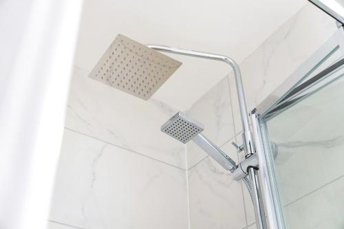 a shower with a shower head in a bathroom at Flat1 1BR in Horsemarket in Barnard Castle