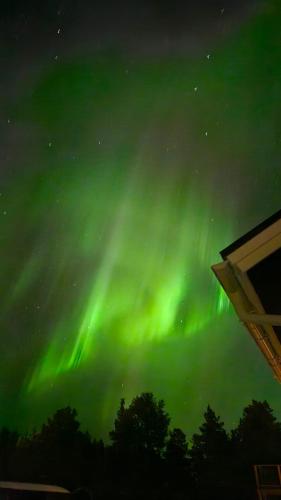 Φωτογραφία από το άλμπουμ του Reindeer Riverfront Aurora lodge σε Kiruna