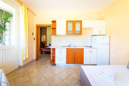 Η κουζίνα ή μικρή κουζίνα στο Apartments Vida in Center Novalja with Pool