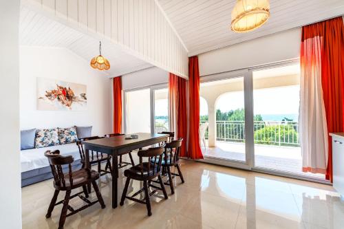 Χώρος καθιστικού στο Apartments Vida in Center Novalja with Pool